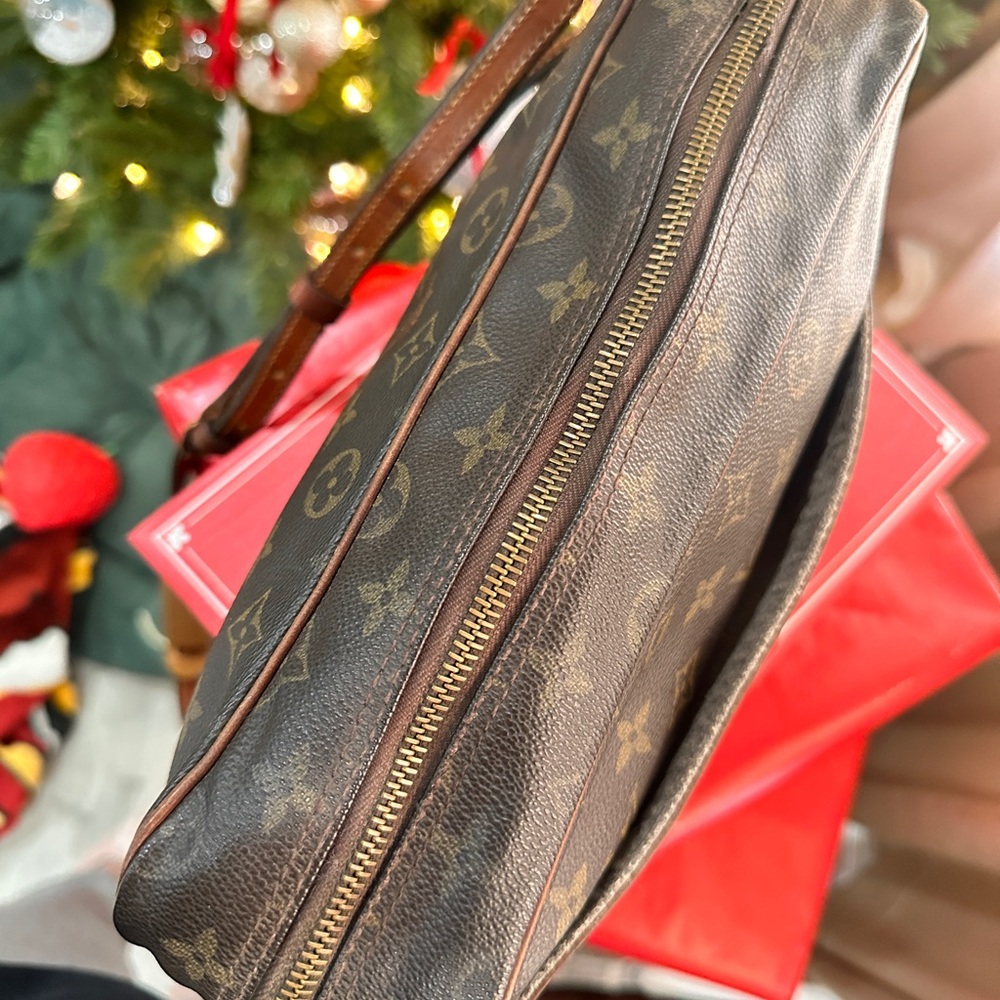 Louis Vuitton Brown Monogram Messenger Bag - Picture 16 of 17